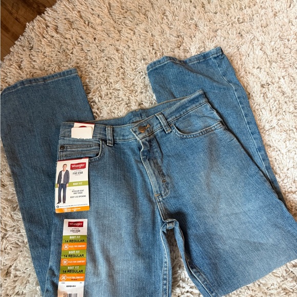 Wrangler Other - Wrangler Men's Relaxed Fit Light Blue Jeans